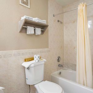 Double Room Two Double Beds Non-Smoking or Pet-Friendly